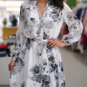 Vestido blanco corto estampado en flores