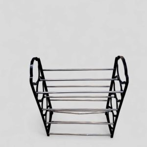 Zapatero o estante para zapatos, diseñado para organizar y almacenar calzado.