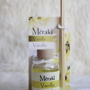 Difusor de aroma tipo mikado de la marca Mēraki con fragancia de vainilla.