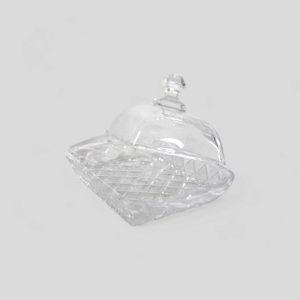 Mantequillera de vidrio con un diseño en relieve de rombos.