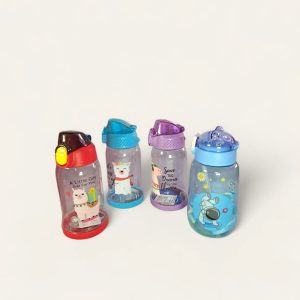 Botellas de agua reutilizables para niños con un diseño de animal de dibujos animados, con tapas de colores y una pajita.