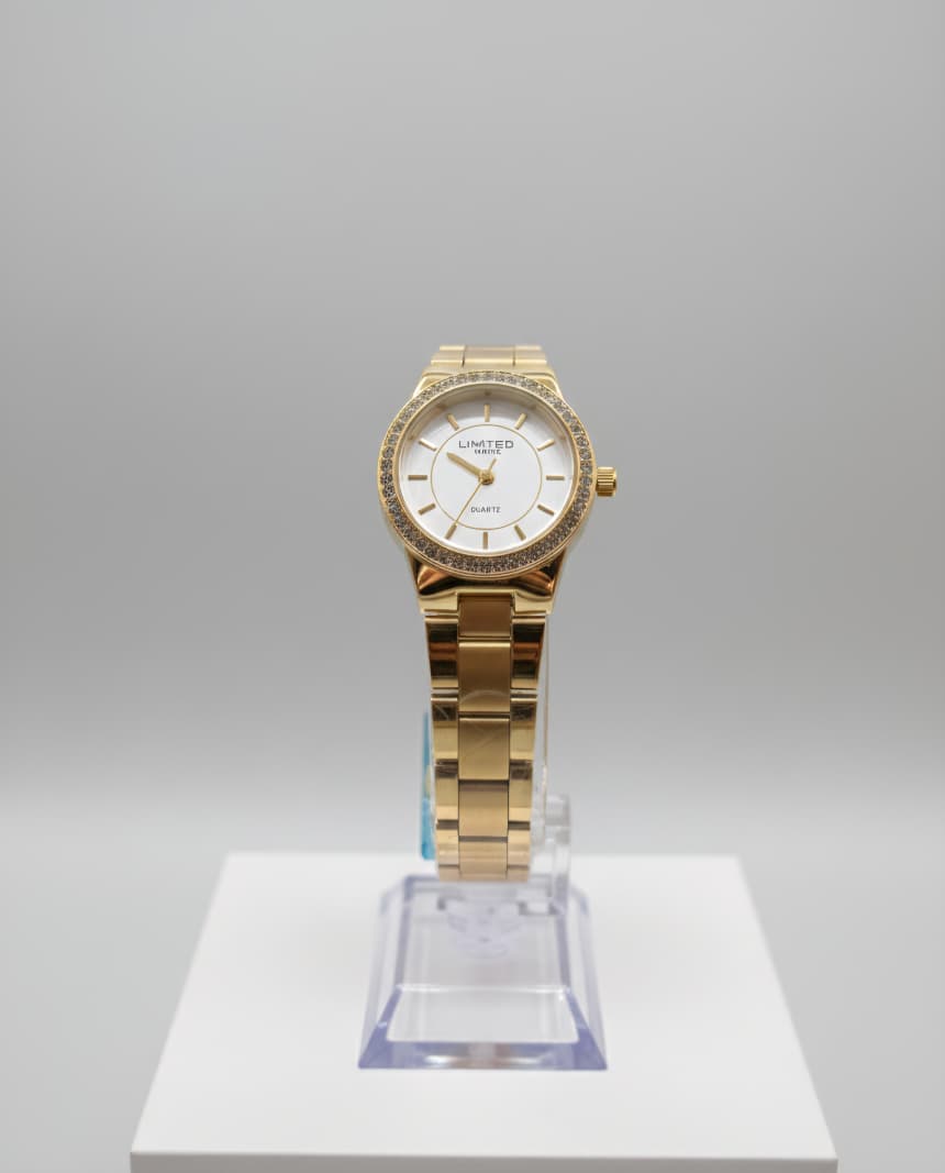 Reloj de pulsera analógico de mujer de color dorado con bisel de cristal.