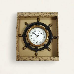 Reloj de pared en forma de timón de barco