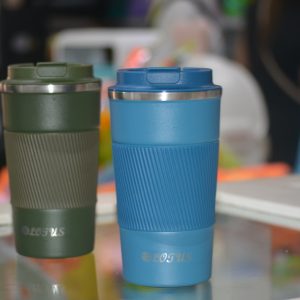 Taza de café aislada con tapa a prueba de fugas. Inoxidable al vacío de doble pared (negro, 17.2 fl)